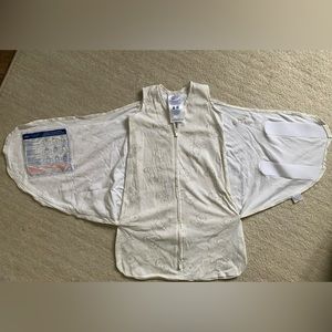 SOLD. Halo Sleepsack, Newborn/ 0-3M, 19-23 in, 6-12 lbs **NEVER WORN